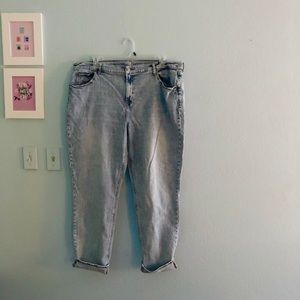 Light wash boyfriend jeans size 20